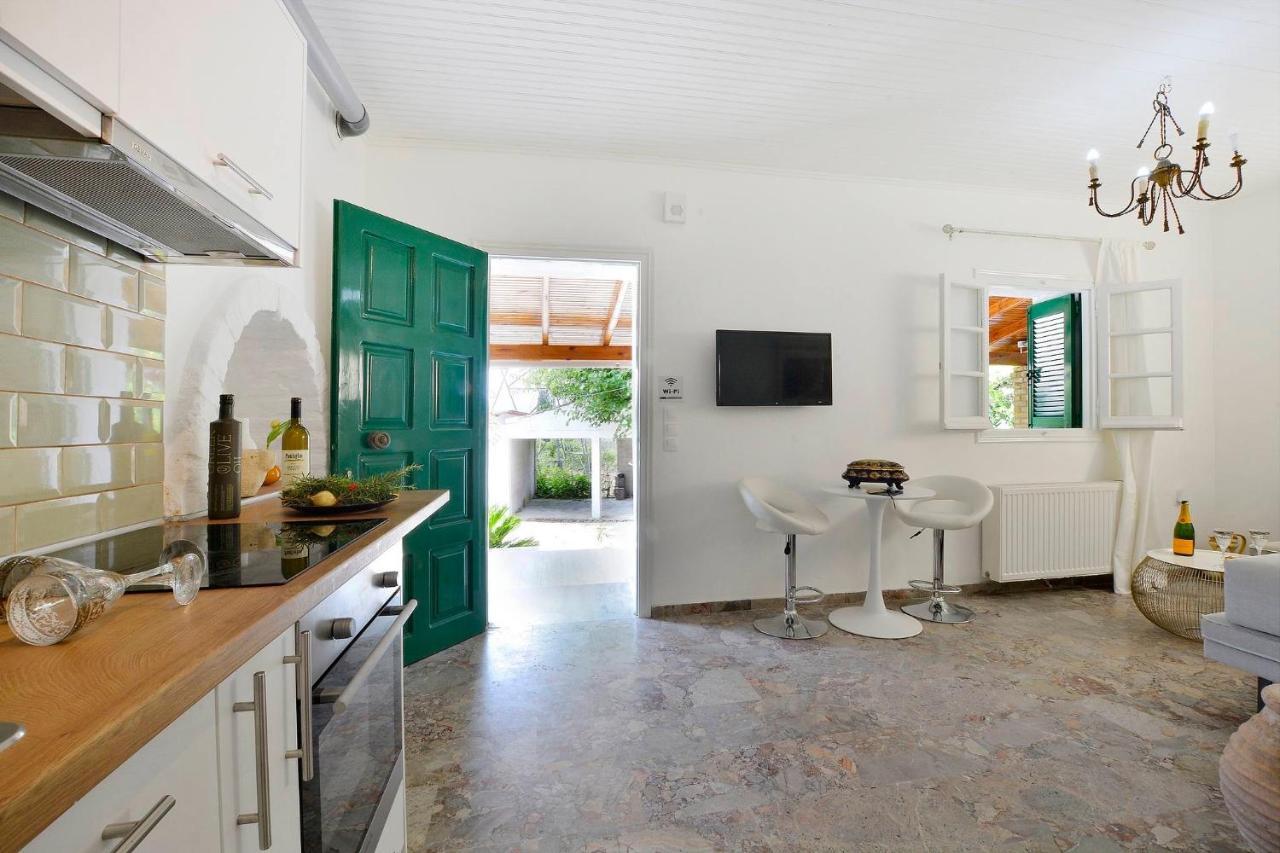 Jerry Afro Country house